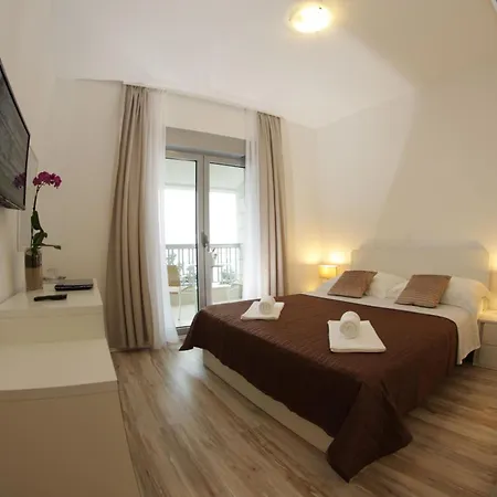 And Simic Apartment *