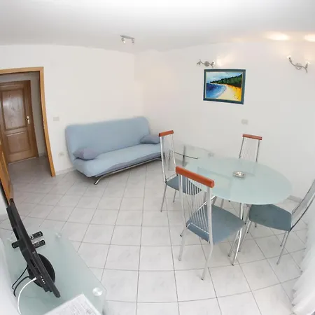 And Simic Apartment Makarska