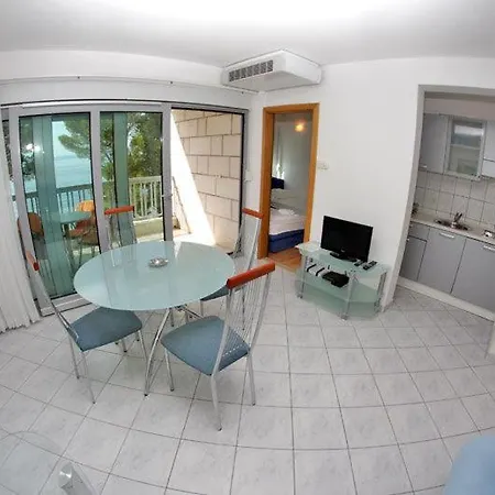 Apartment And Simic *