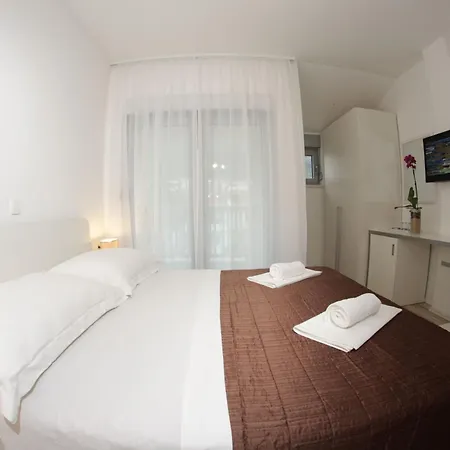 And Simic Apartment Makarska