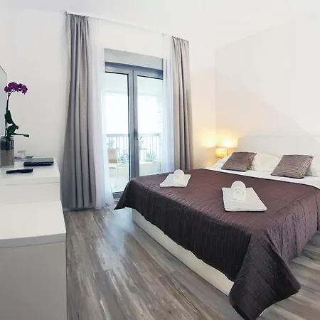 And Simic Apartment