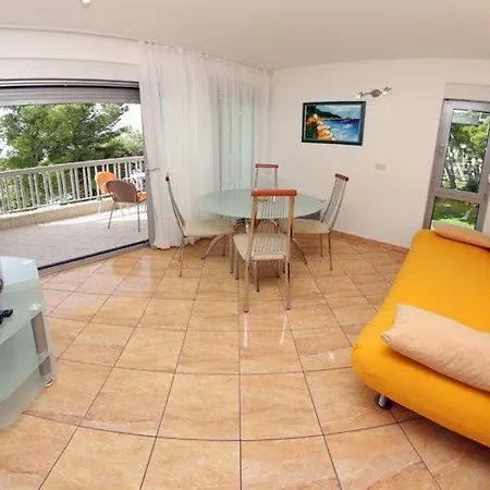 And Simic Apartment Makarska